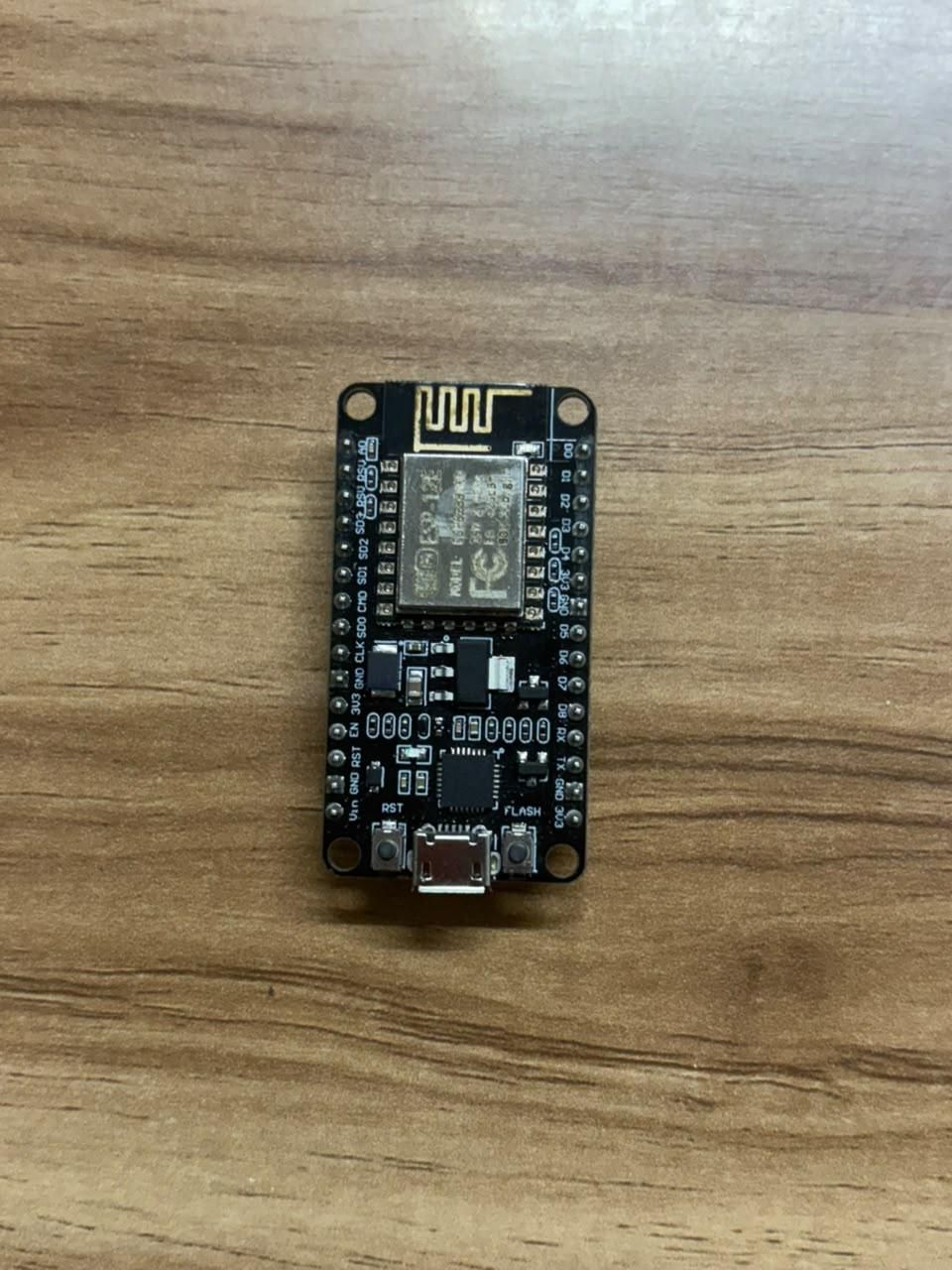 อุปกรณ์สำหรับต่อ NodeMCU ESP8266 และ Rain Sensor