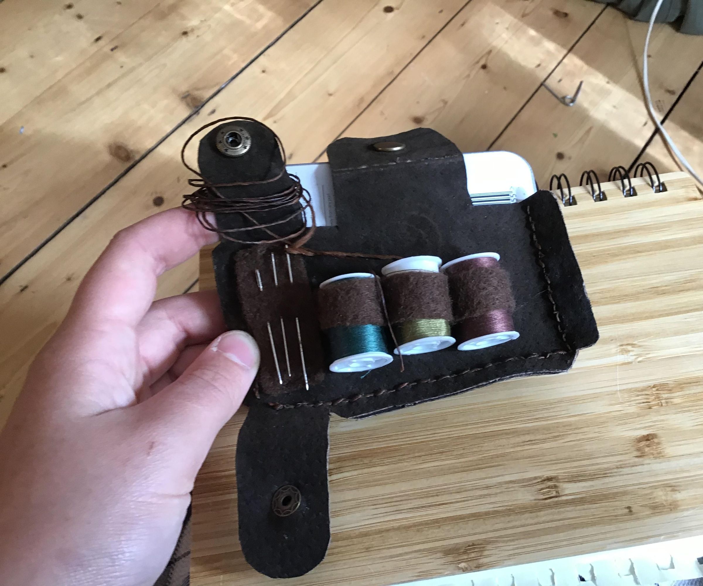 How to Make a Leather Bookbinders Tool Belt!