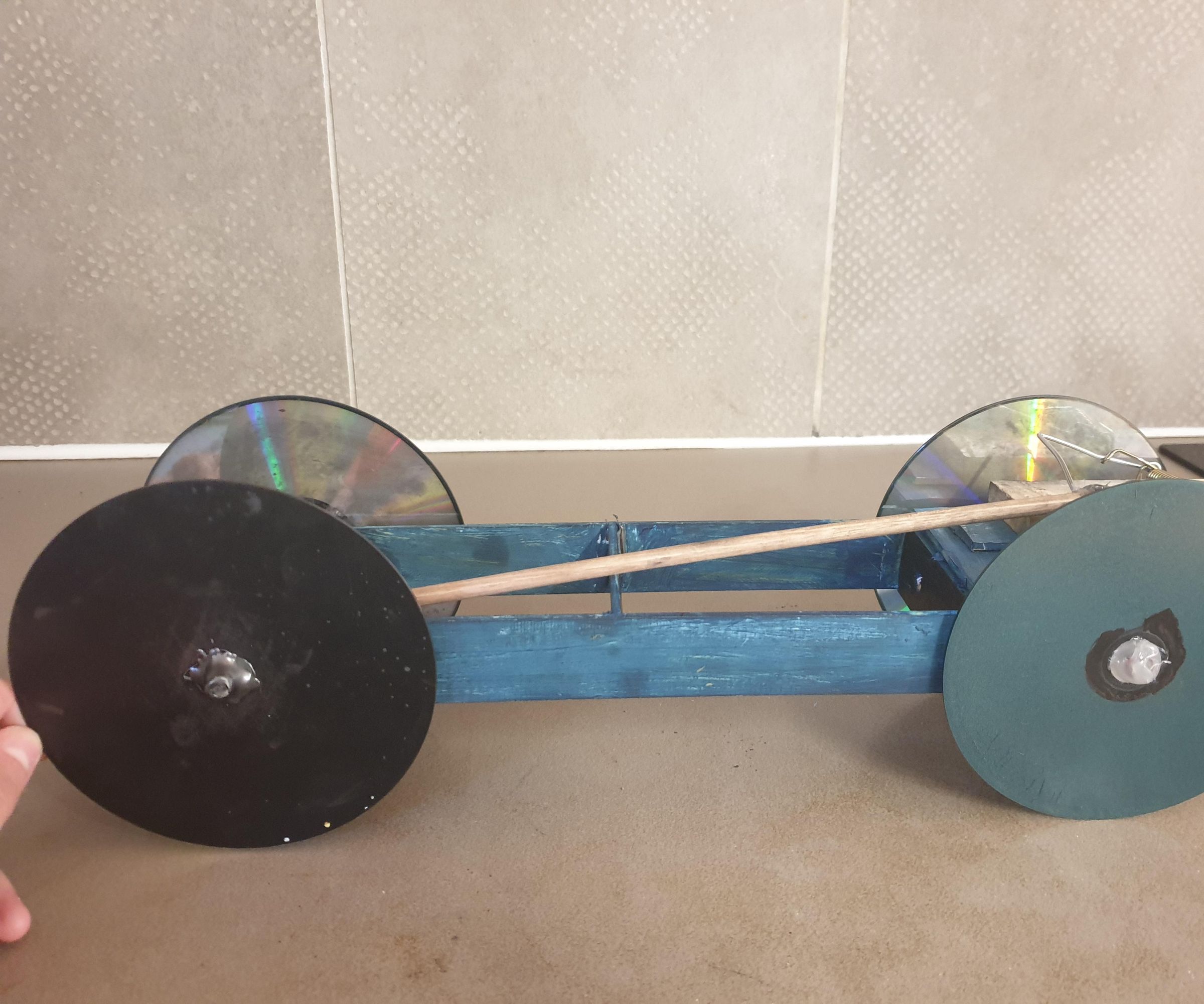 How Can Mousetraps Be Used to Power Cars for Distance?