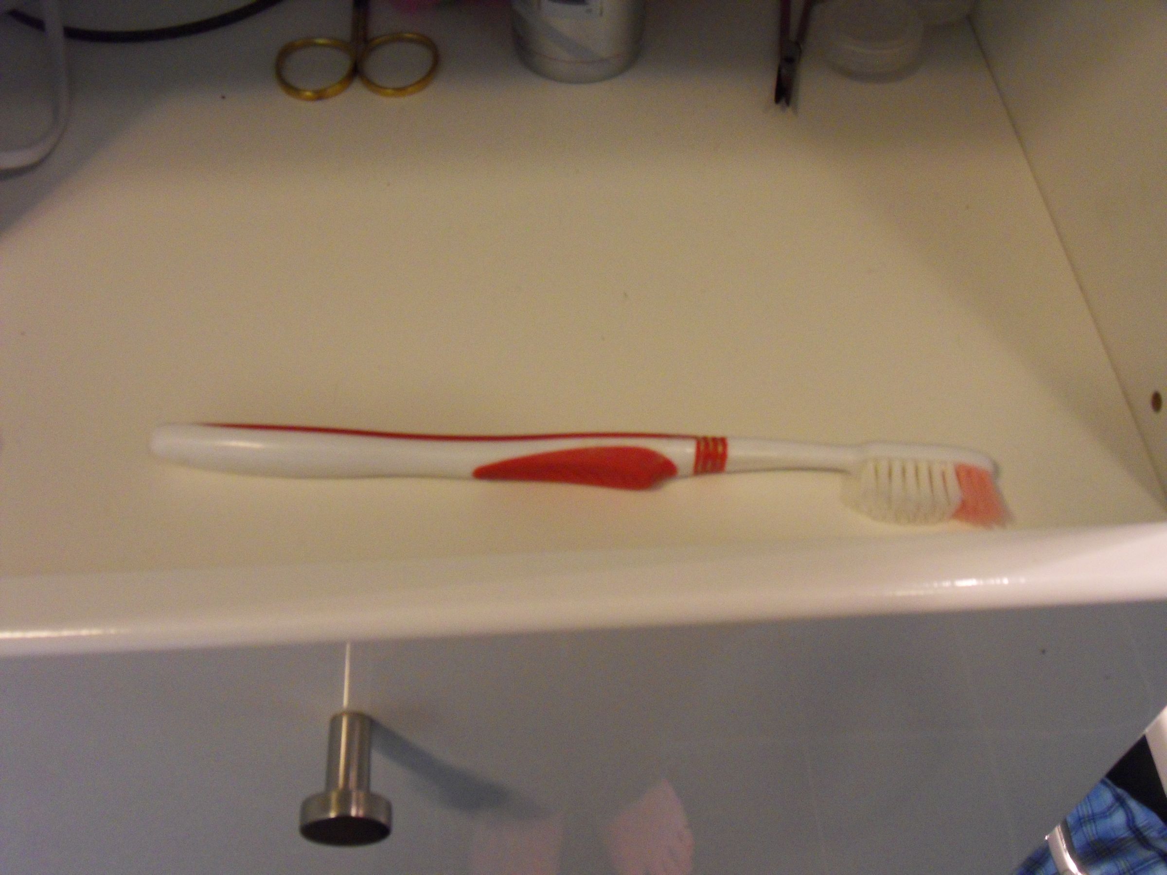 How to Brush Your Teeth With Chocolate Spread