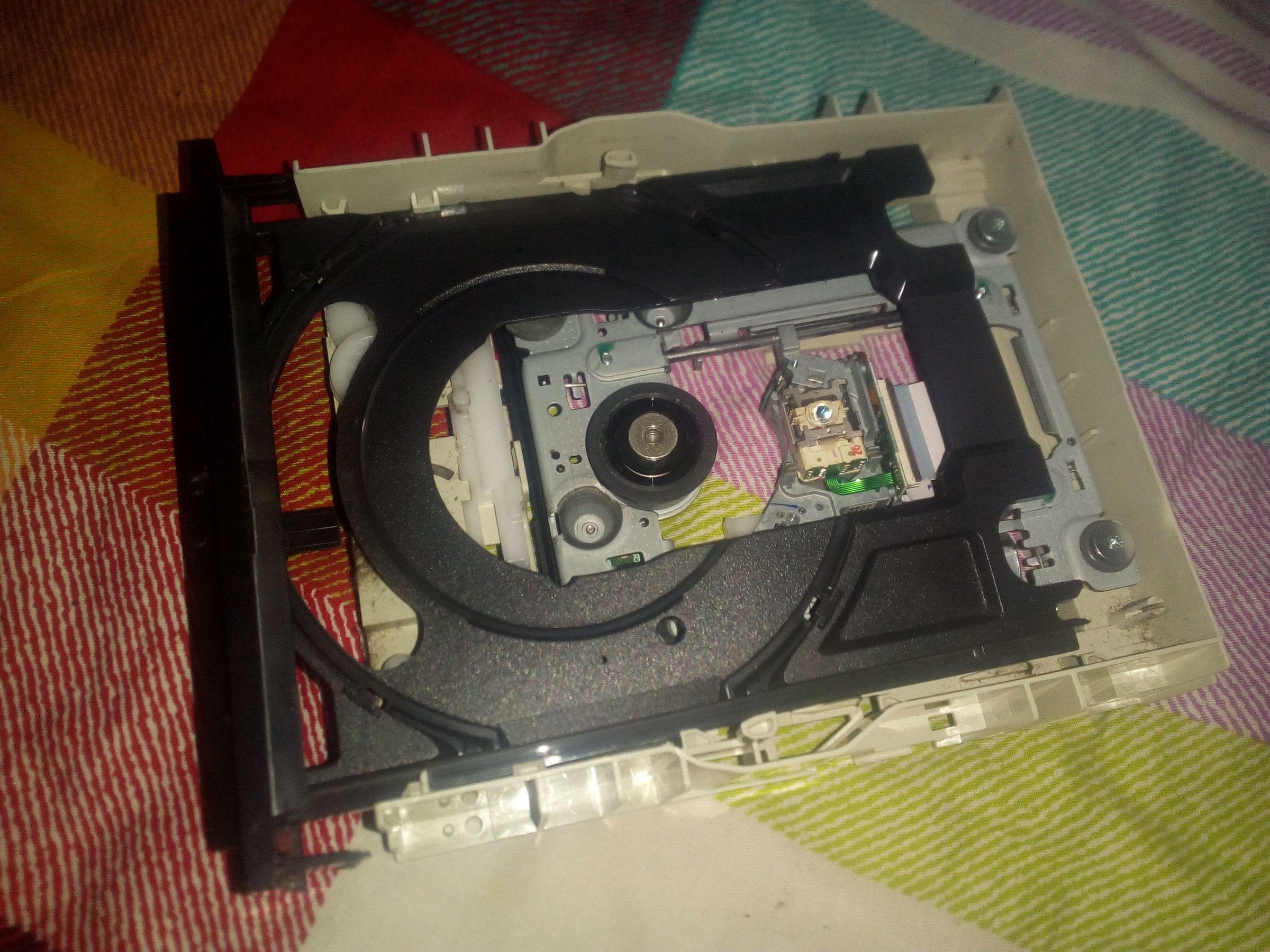 Disassembling a CD/DVD Reader and Reusing Its Parts