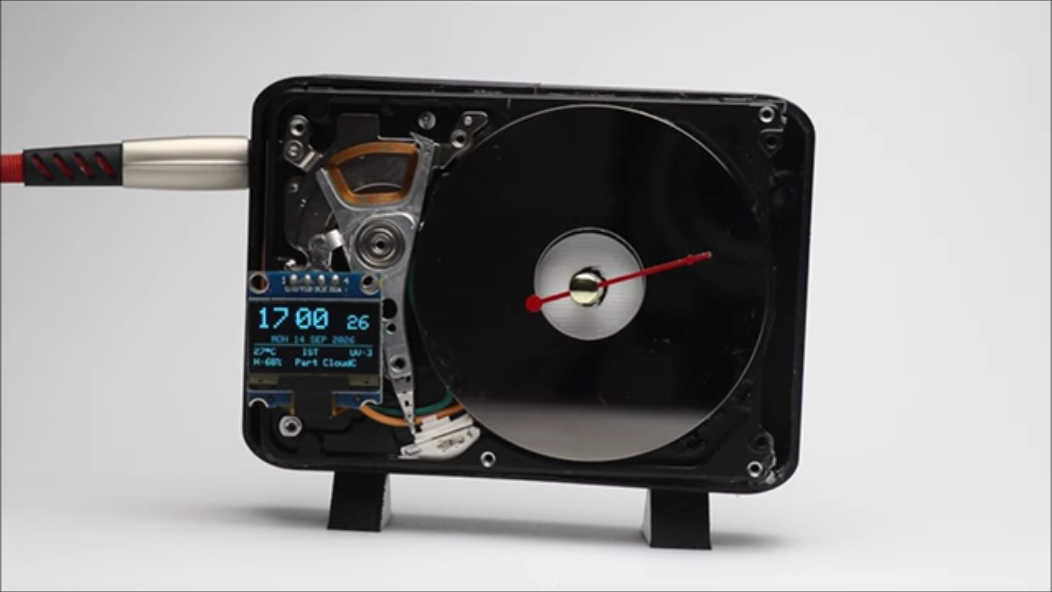 Smart Weather Clock จาก Hard Drive พร้อมหน้าจอ OLED