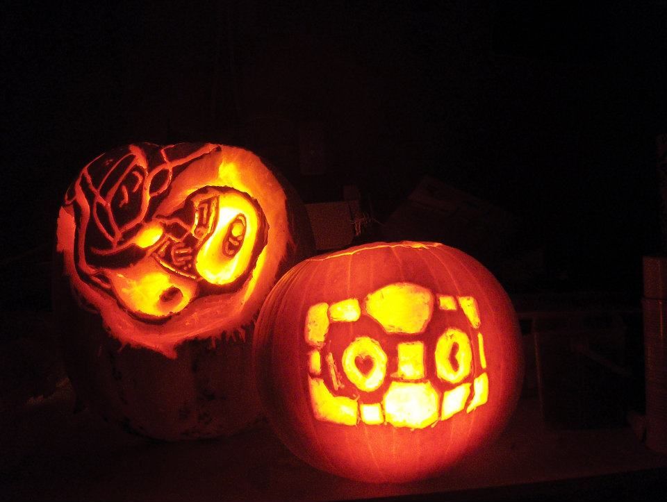 GLaDOS and Companion Cube Pumpkin (Portal)