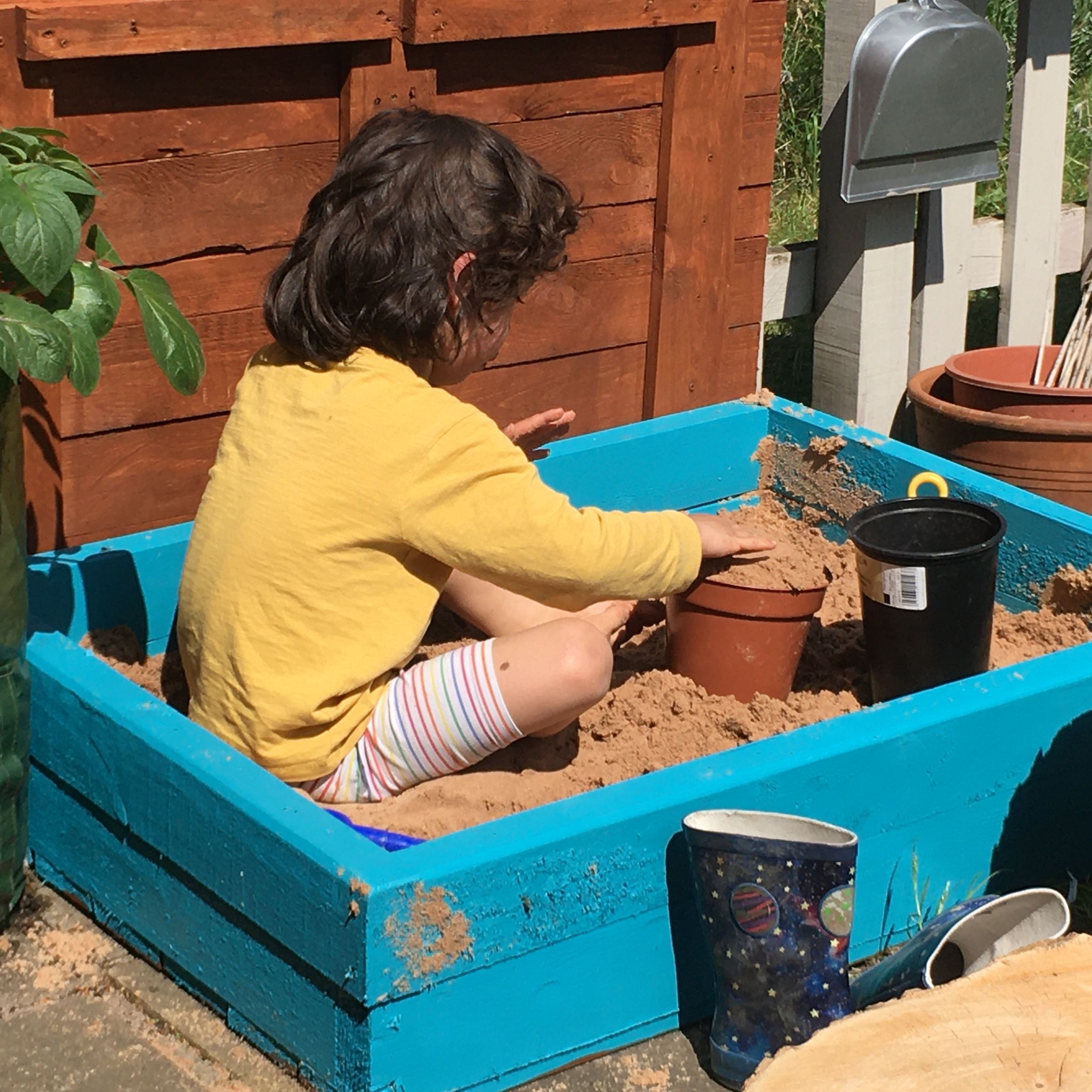 Pallet Sand Pit DIY in 2 Hours From 2 Pallets! 12 Steps (with