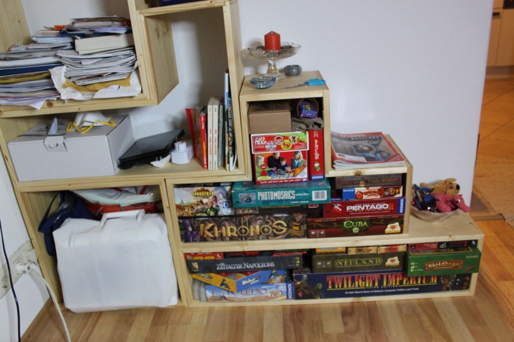 Tetris-Style Shelf Using Dovetail Joints