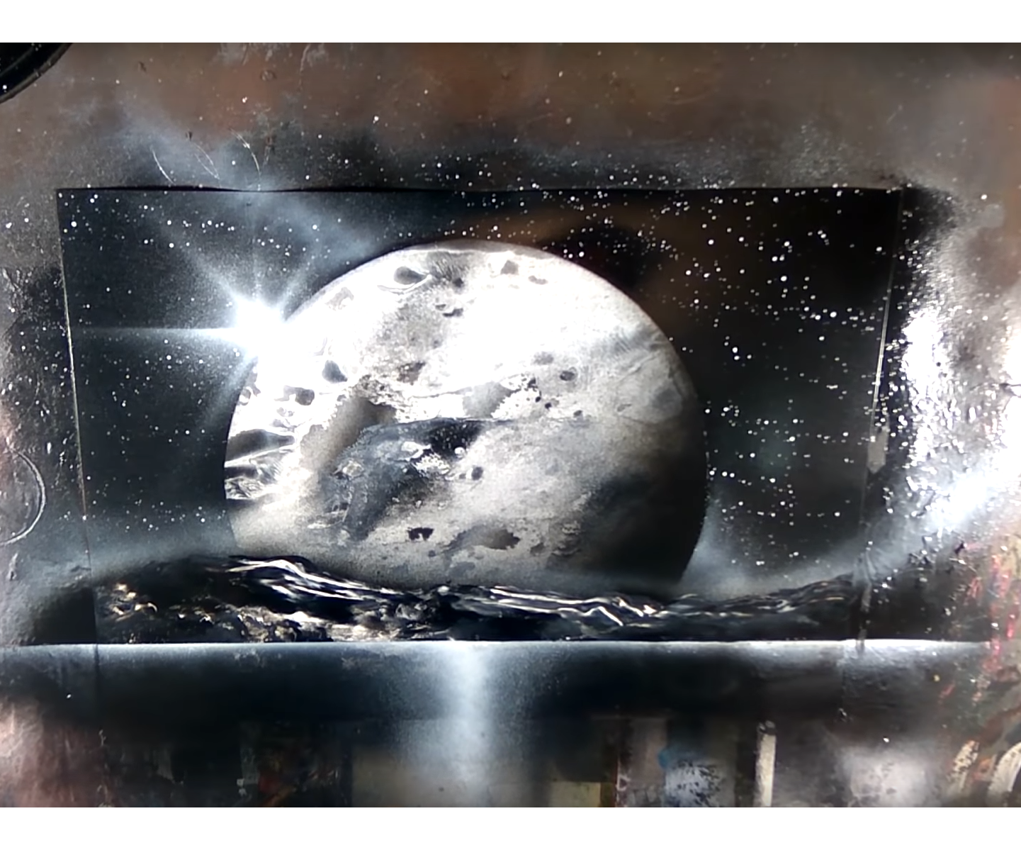 Spray Paint Art : How to Draw a Planet With a Spray Paint