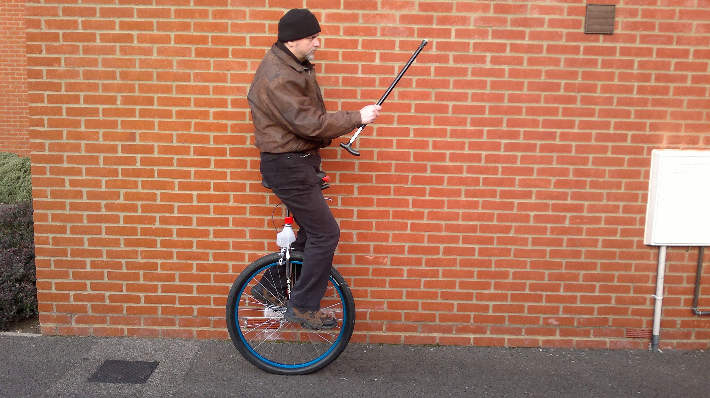 Unicycle Tips for the Beginner and Things Importante' 4 Steps (with