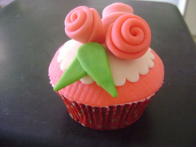How to make Cute Fondant Covered Cupcakes!