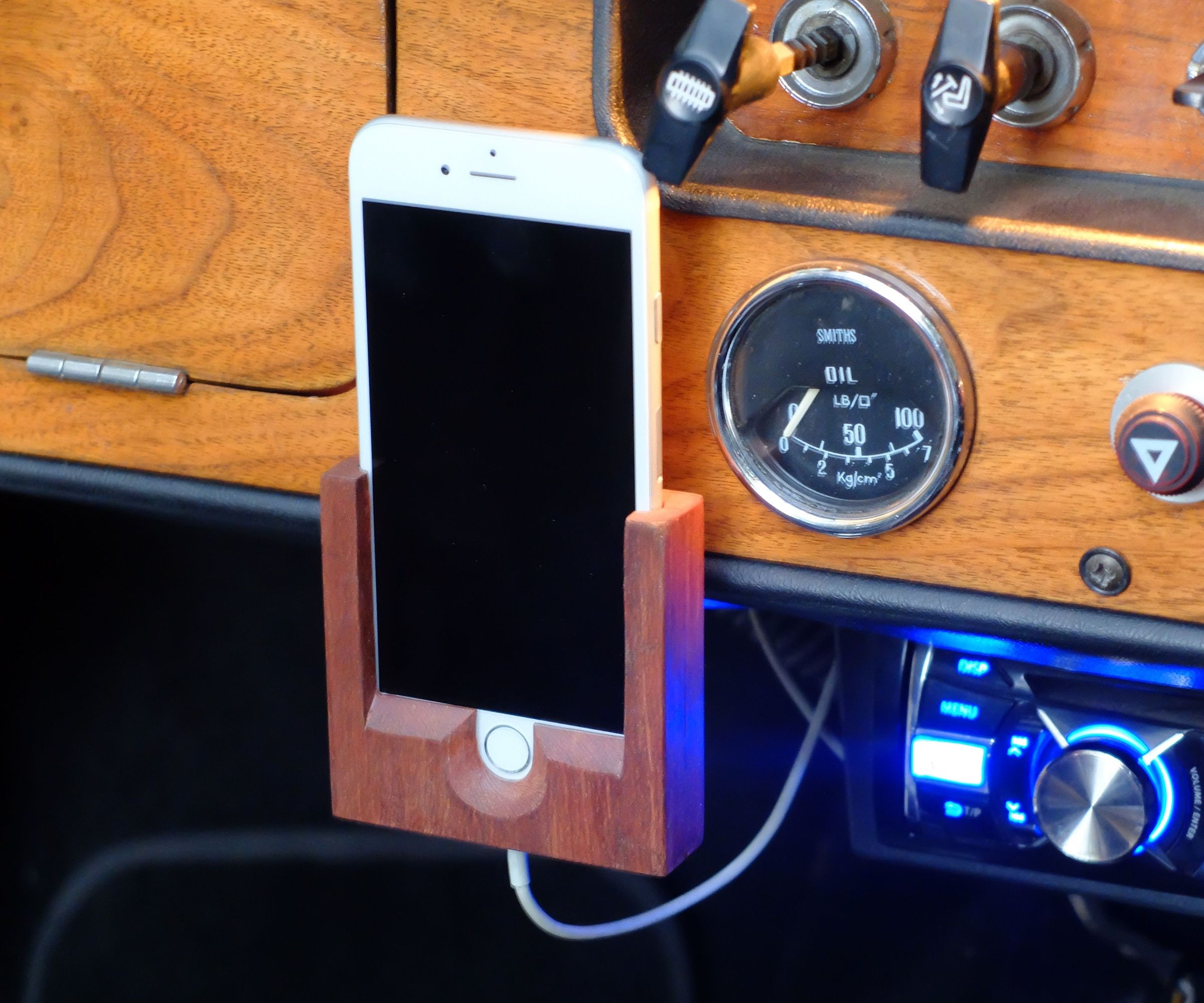Mobile Phone Mount for Classic Cars