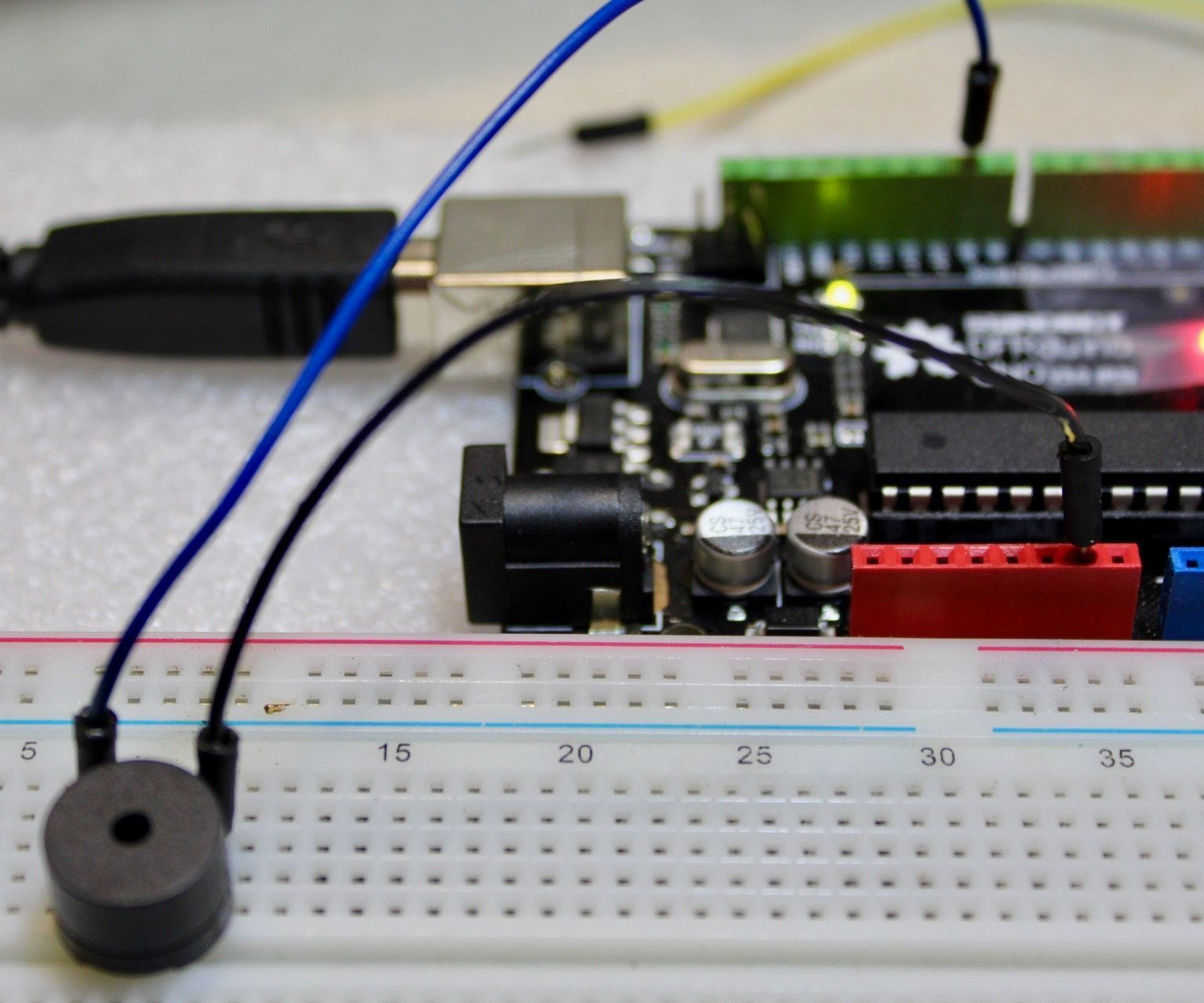 8 Bit Electronic Music Using a Vibrations From Piezo Buzzer