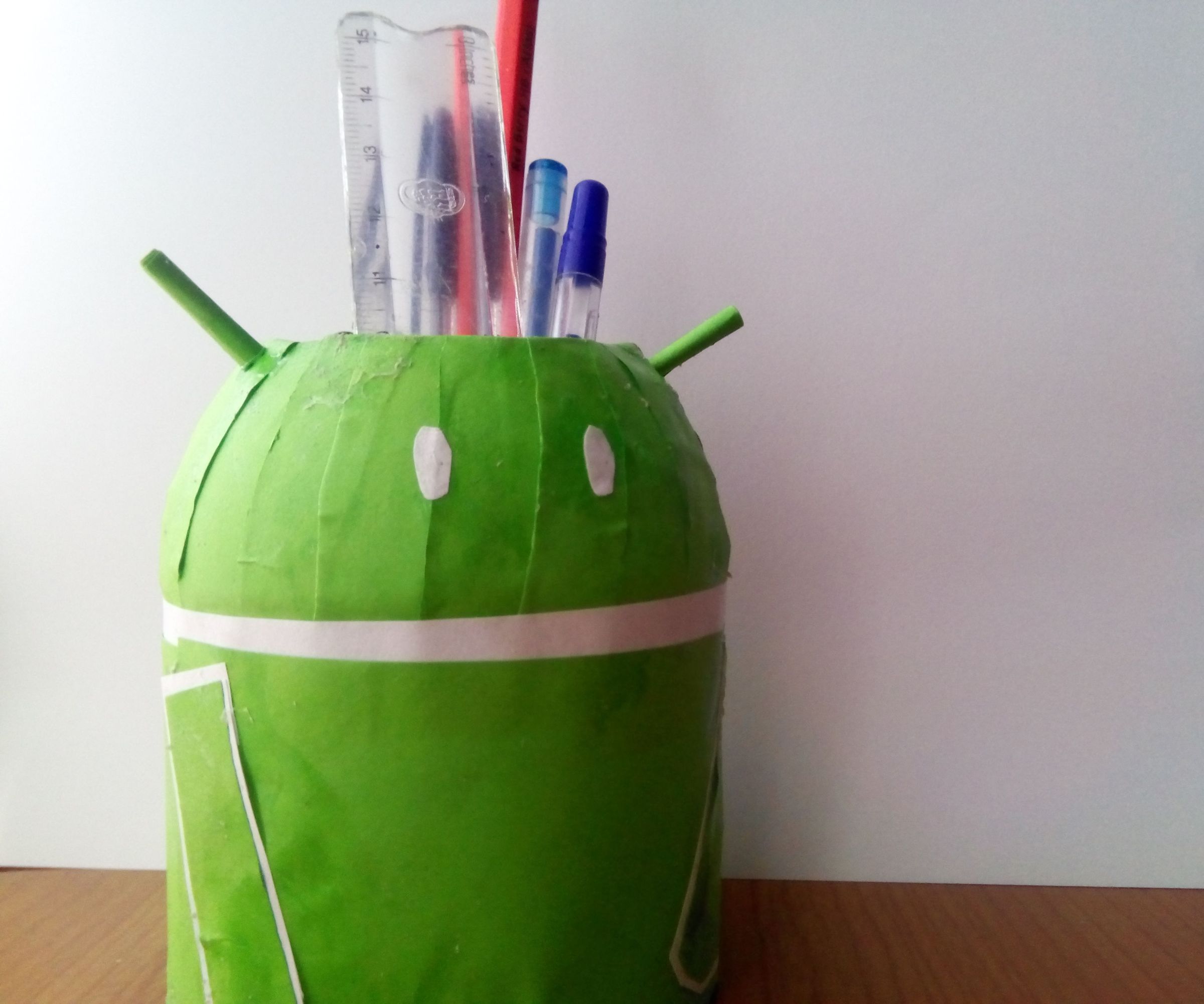 DIY ANDROID LOGO PENCIL HOLDER FROM WASTE BOTTLES 