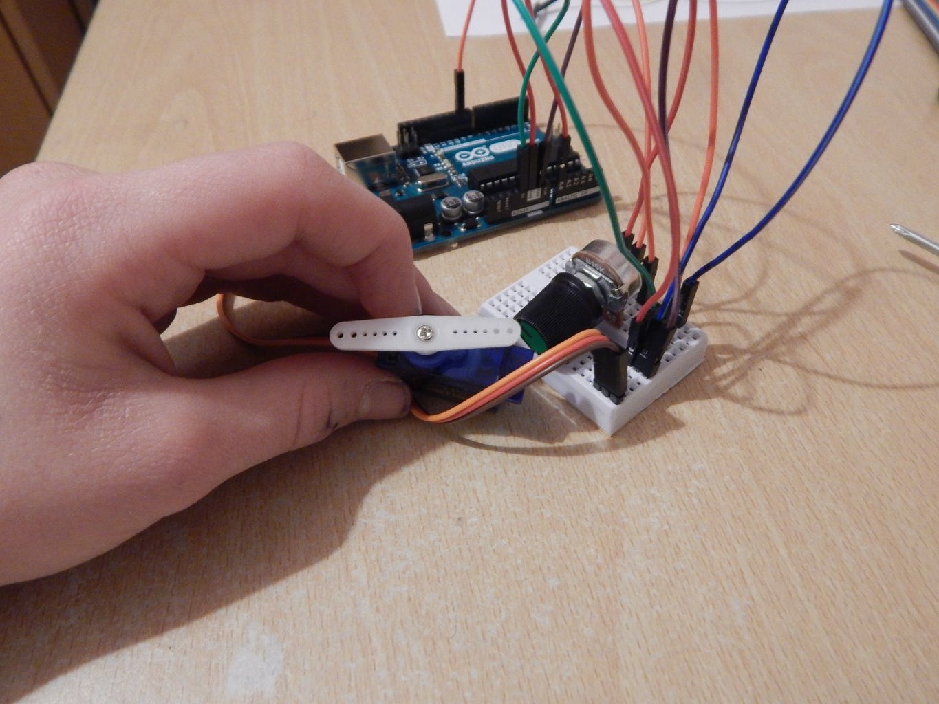 How to Control Servo Motors With an Arduino : 4 Steps - Instructables