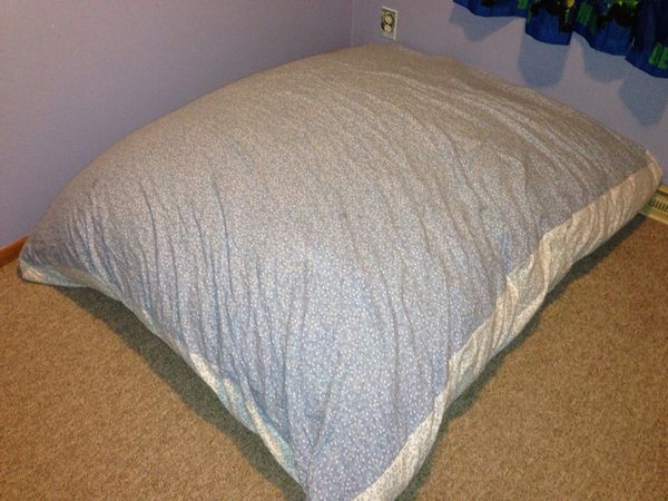 Create a Cloud Nine Like Crash Pad With Removable Cover