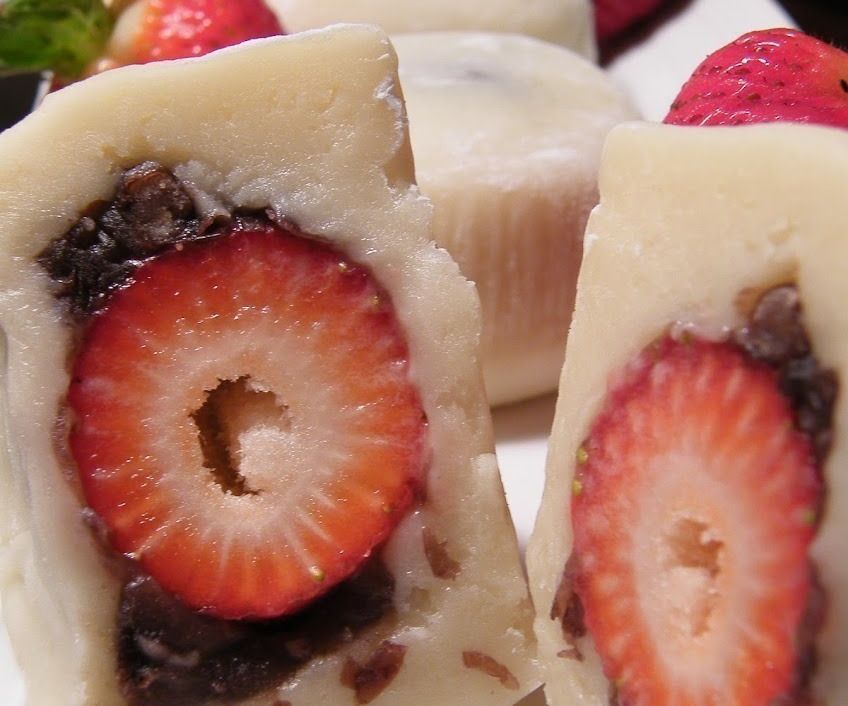 Strawberry Red Bean Mochi (Daifuku)