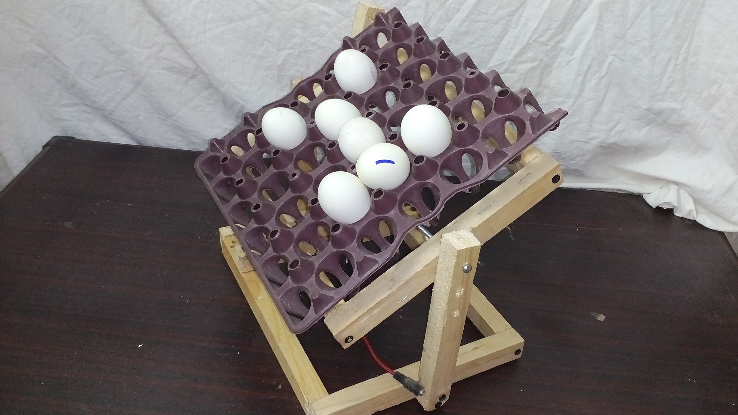 Automatic Turning Egg Incubator Tray From Wood 7 Steps (with Pictures