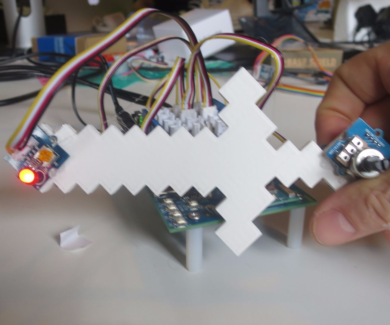 INTEL LONDON HACKTHON: HONEST! Super Beginners Guide to Setup Intel Edison + Interaktive Pixel Minecraft Sword