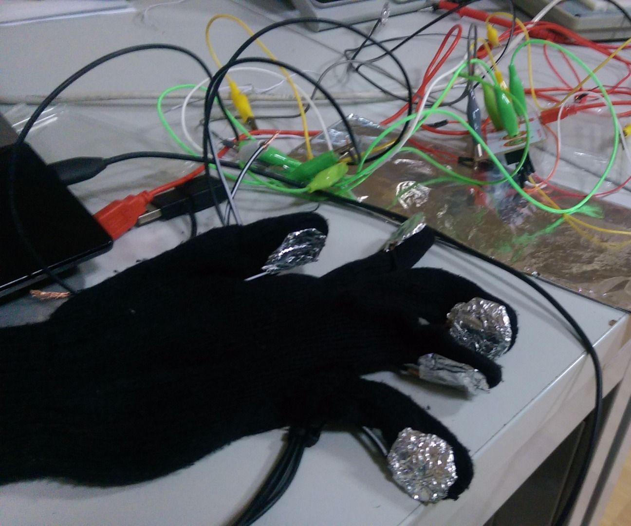 Makey Makey : Piano Glove