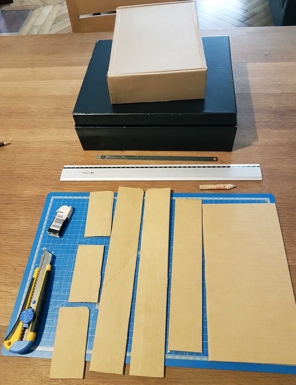 Electronic Foldable Prototyping Workbench