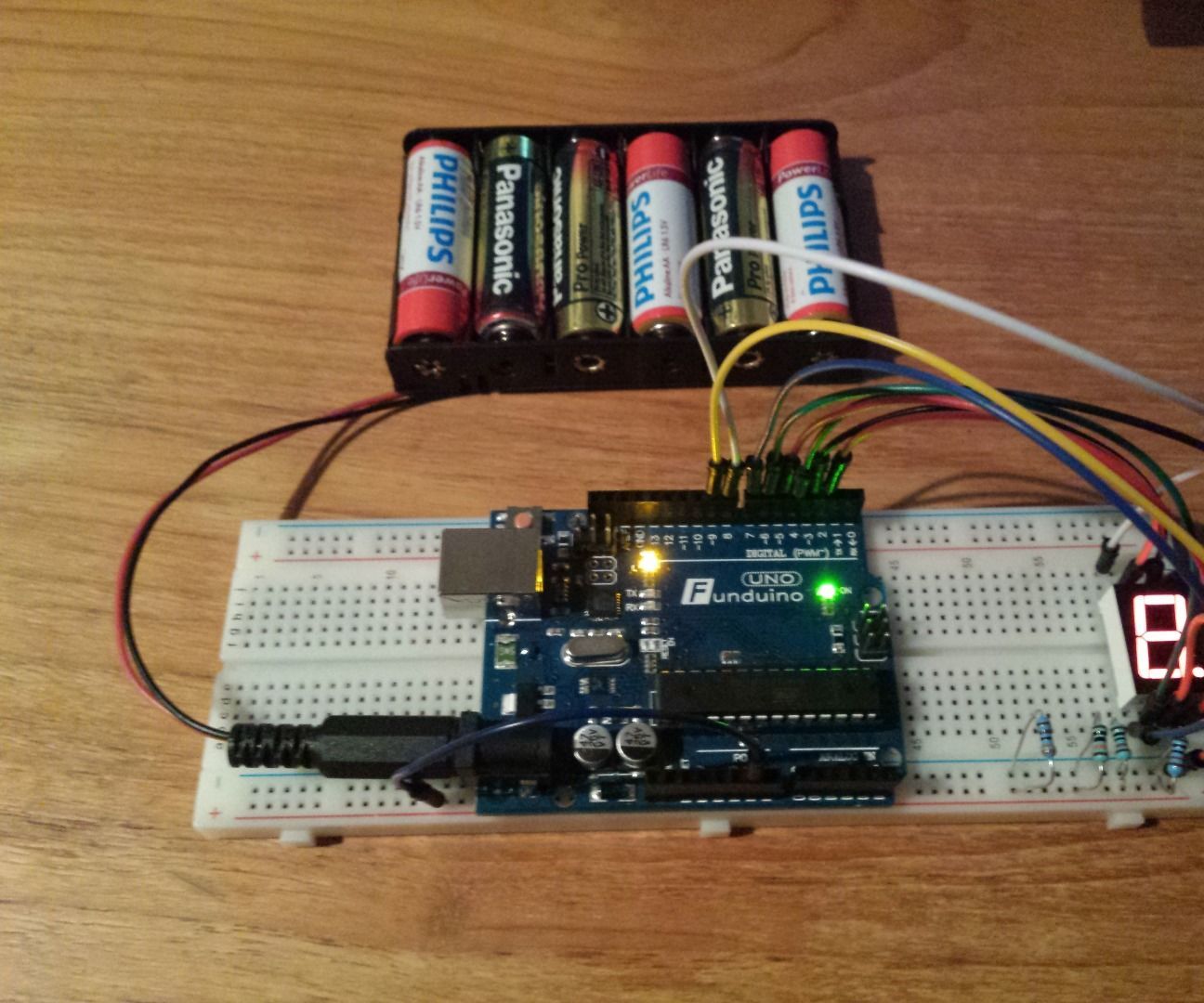 7-segment Display Random Number Generator (SSD RNG)