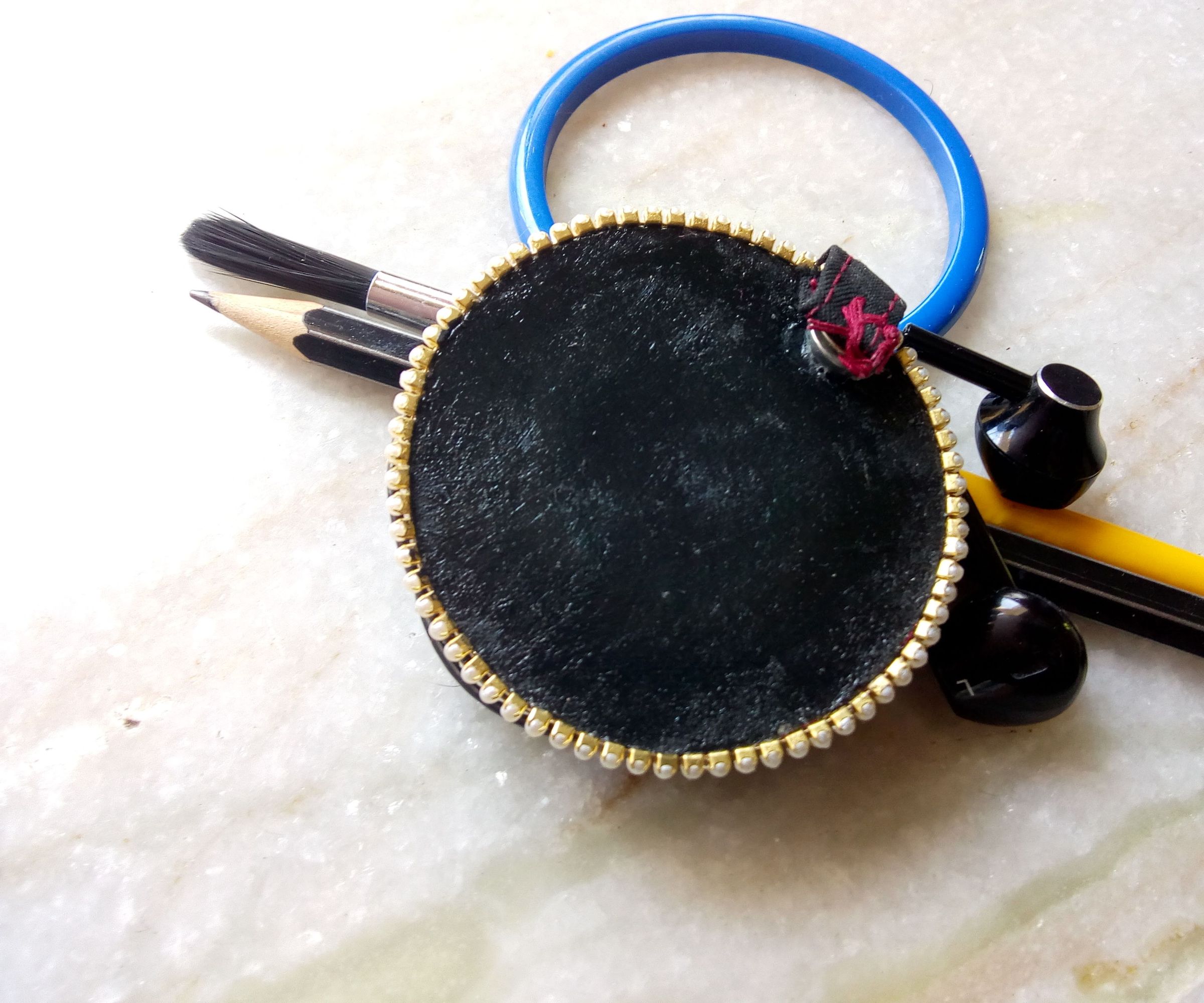 Earphone Holder
