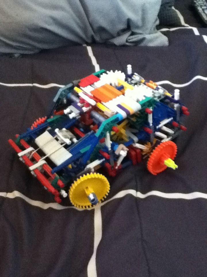 K'NEX Car W/ Steering Mechanism