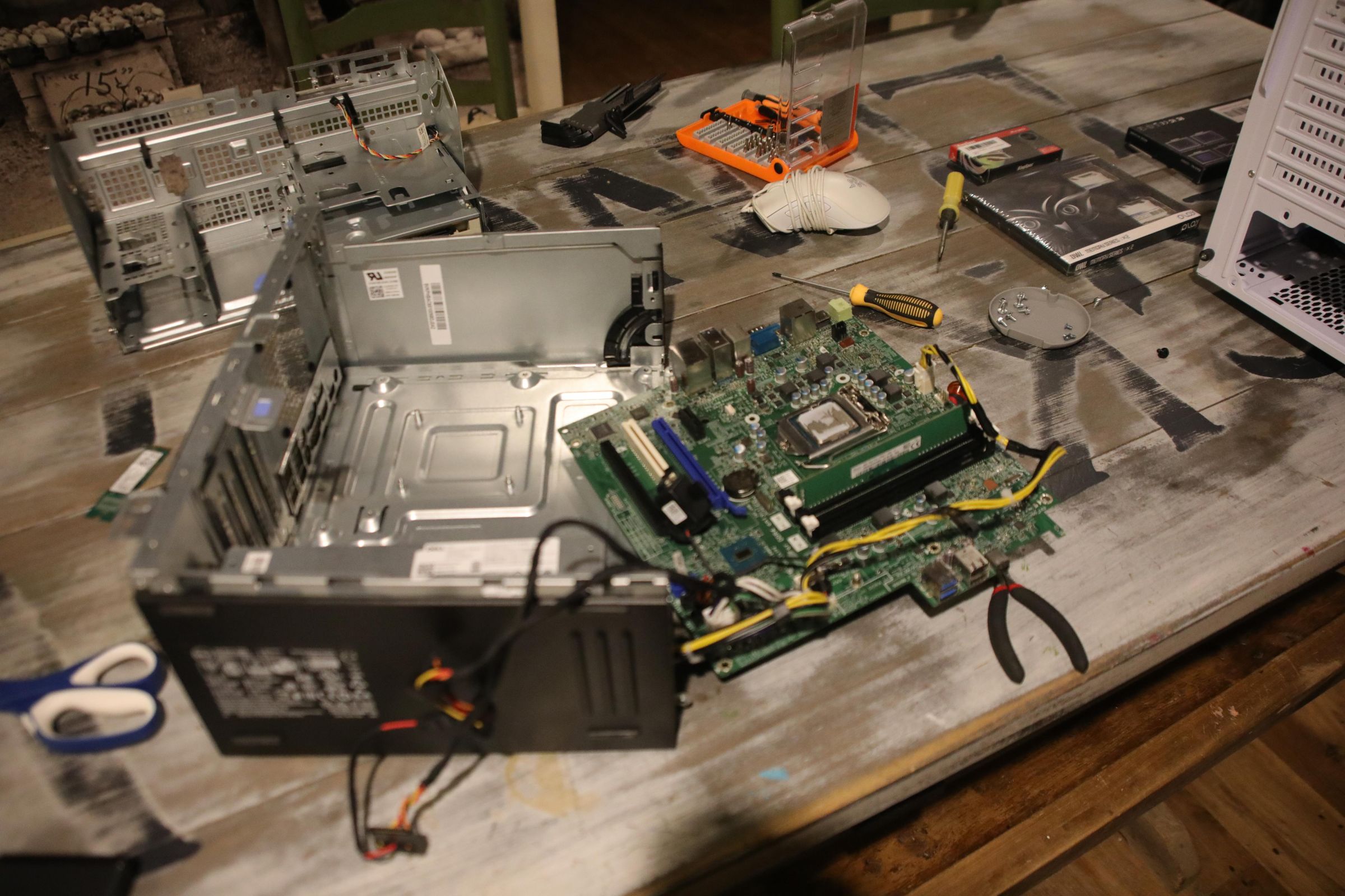 Curated visual reference: Visual Reference: Turning A Dell Optiplex 7040 Into A Gaming Computer