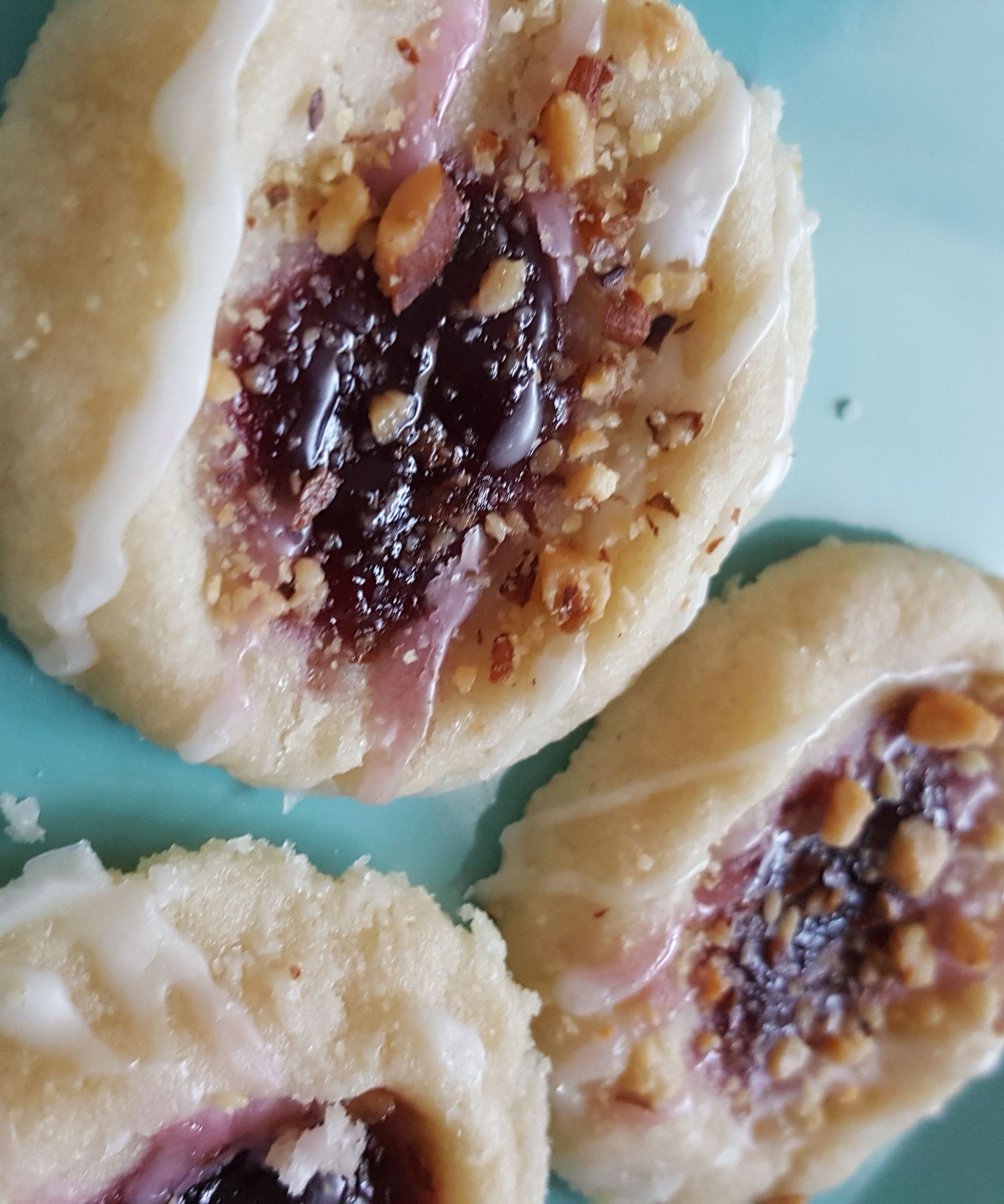 Simple Raspberry Almond Shortbread Cookies
