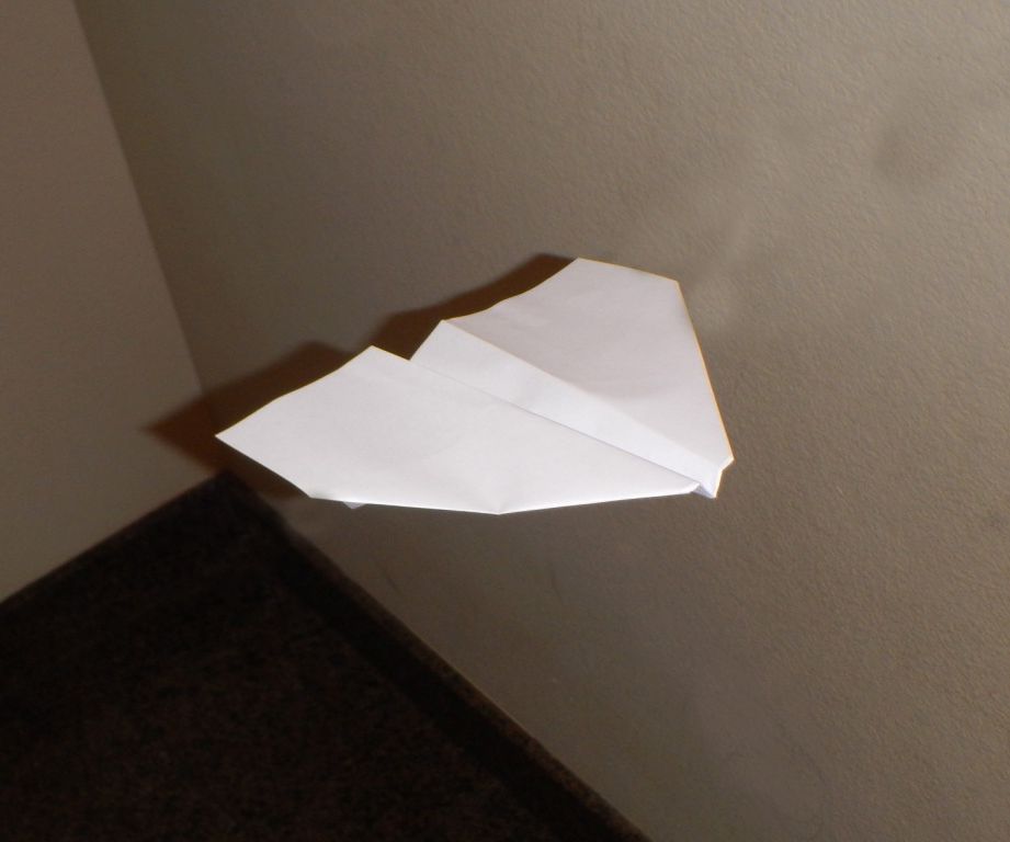 Super Flight-Distance Paper Plane