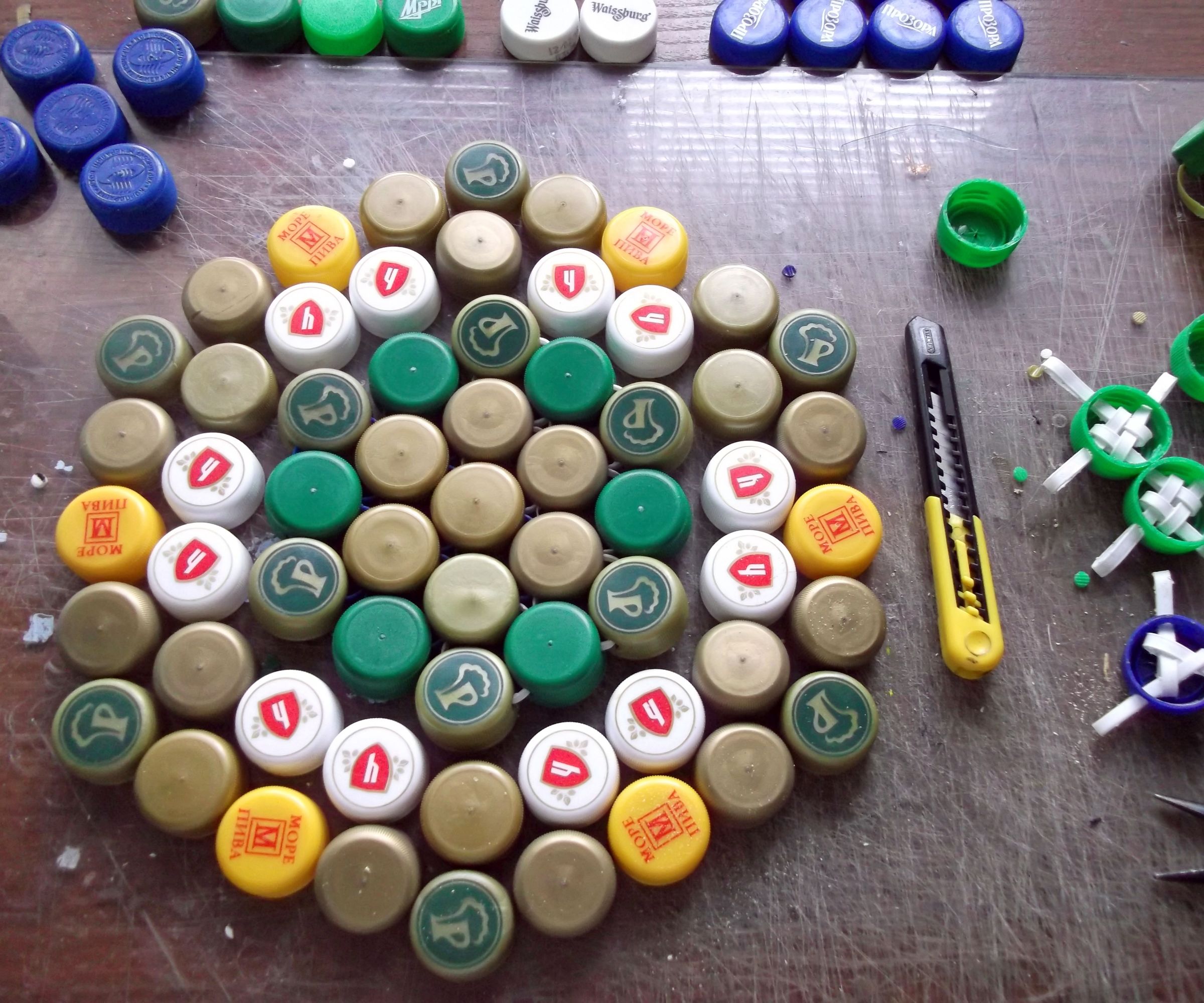 A Floor Mat From Plastic Bottle Caps (Experiment #1)