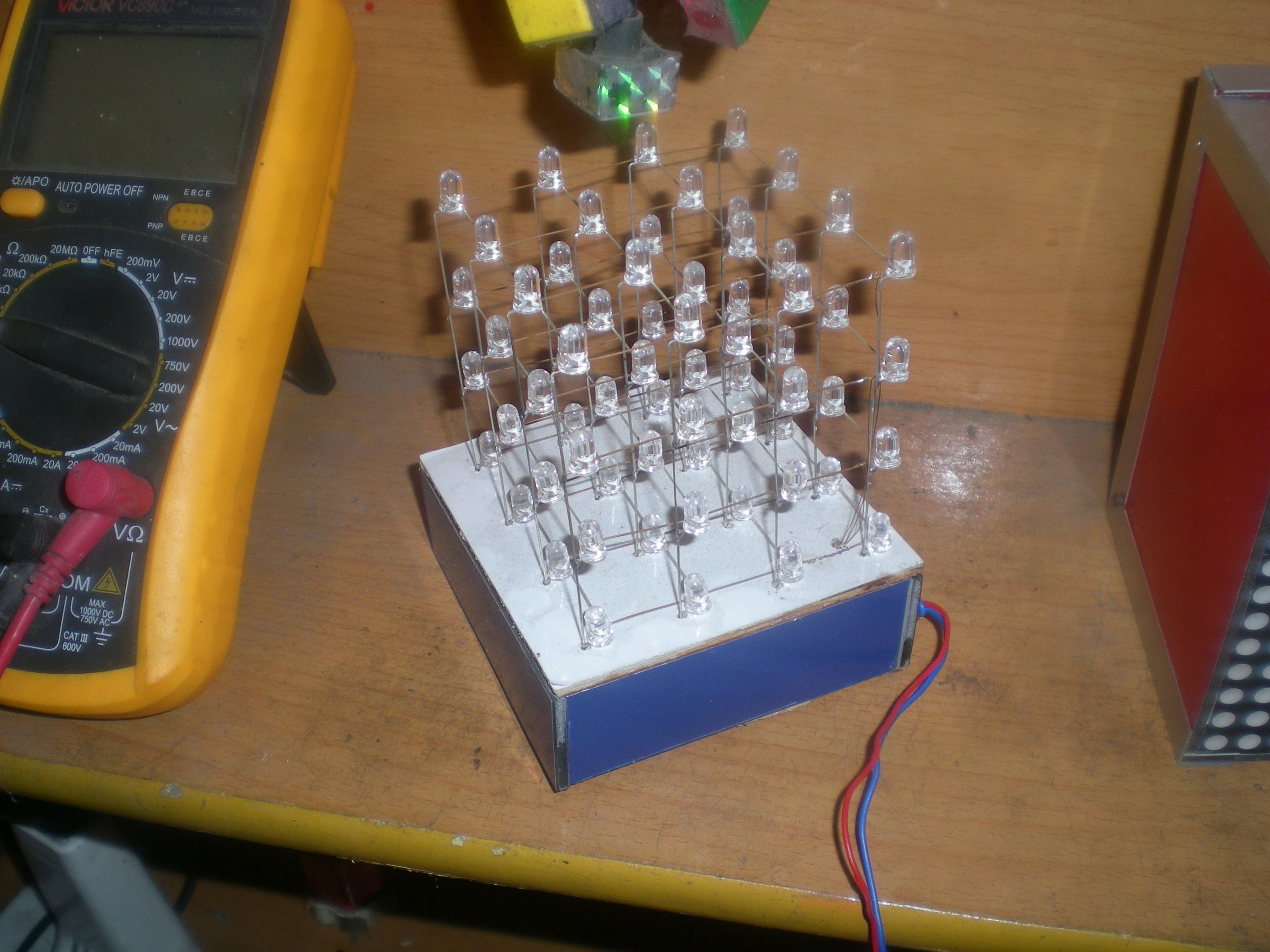 LED CUBE 4x4x4 (8051 VN)