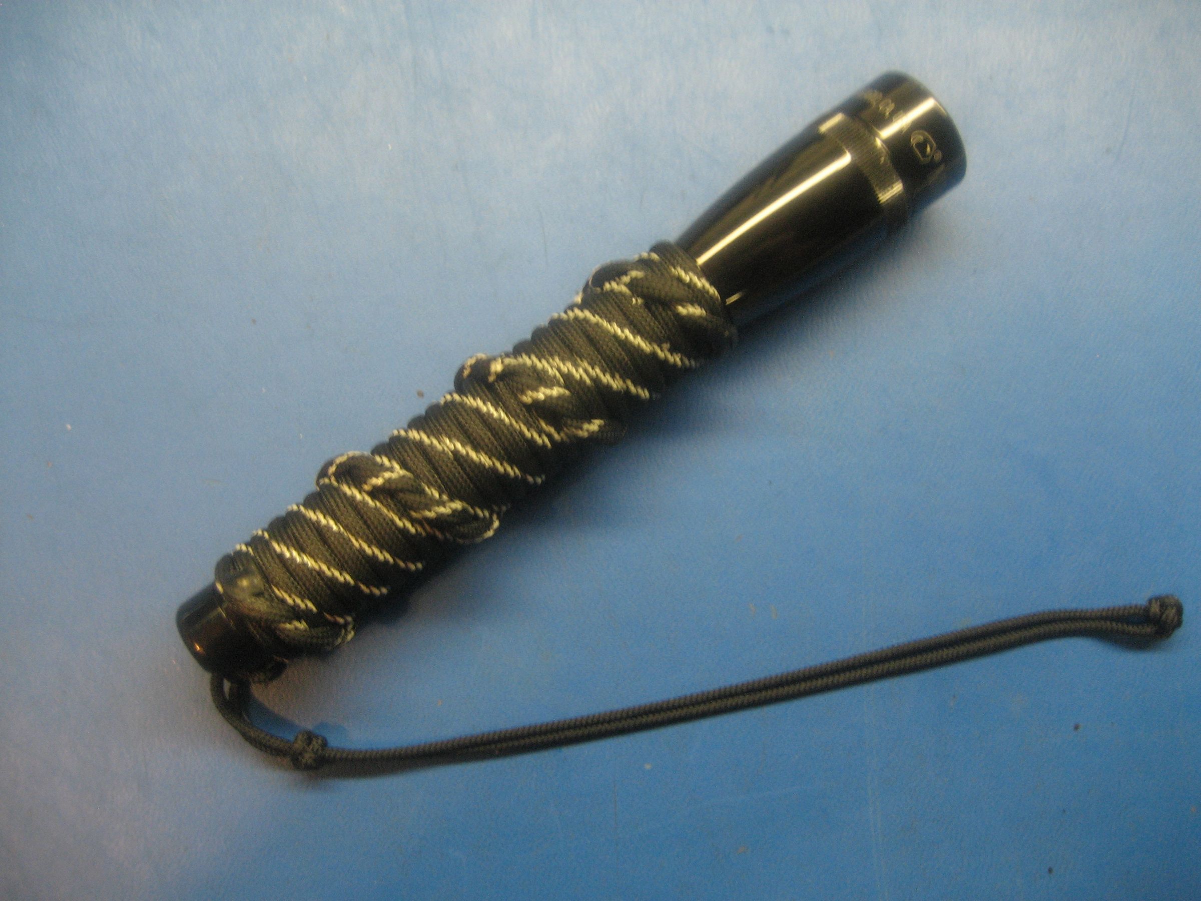 Paracord Wrapped Maglight (glow in the Dark)