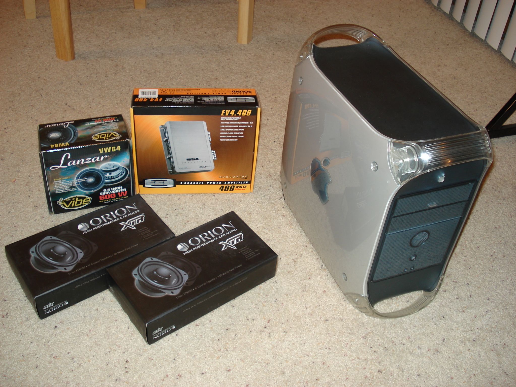 Mac G4 Turned Into IPod Dock