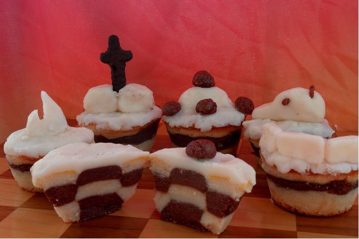 In/out Cupcake Chess Set
