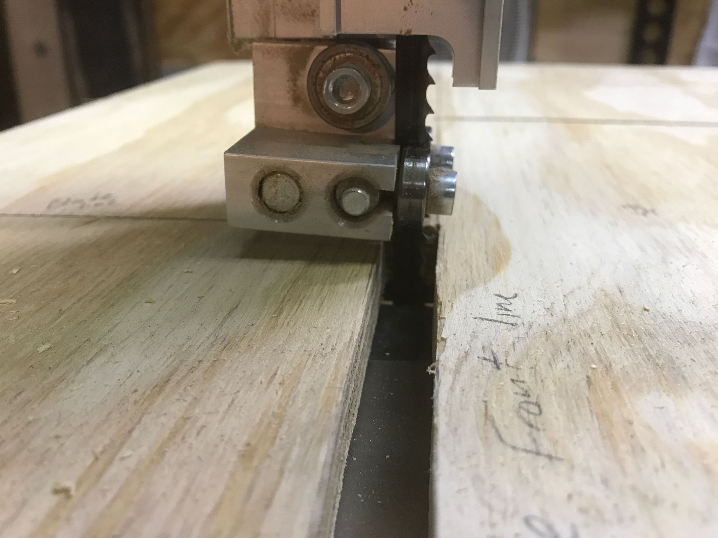 The Easiest and Cheapest Band Saw Circle Jig! 7 Steps (with Pictures