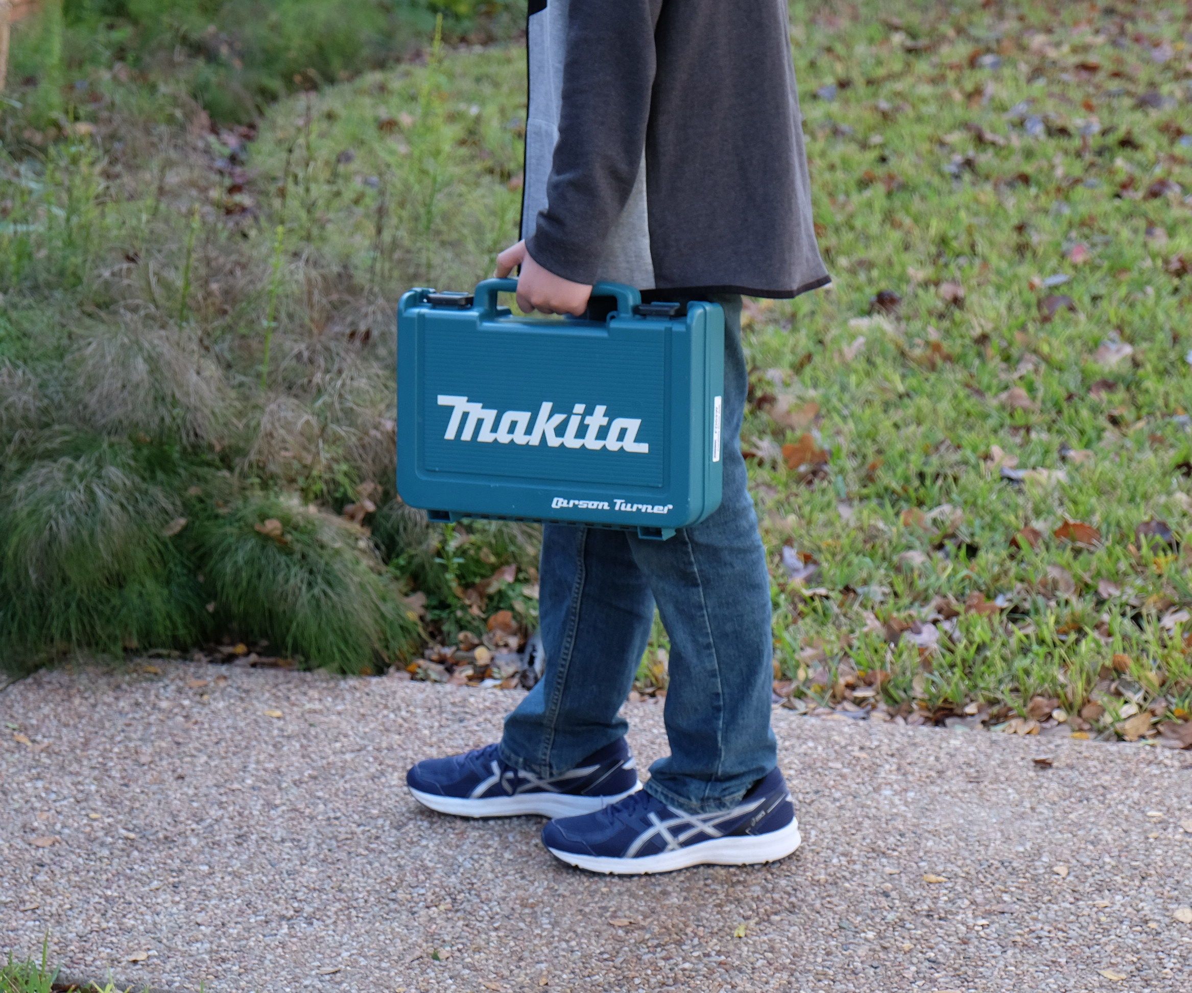 How to Make a Custom Vinyl Decal for Your Tool Case   