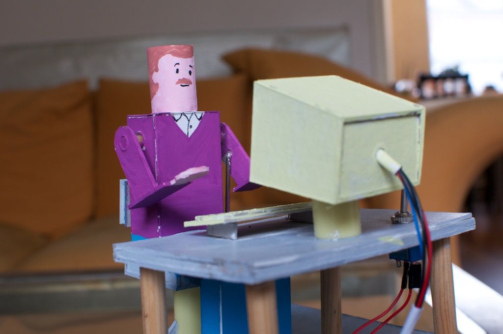 Automaton Driving Leds and an Office Employee