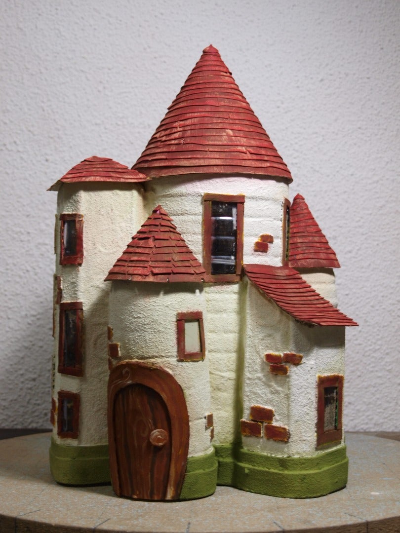 How to Make a House Out of Recycled Plastic Bottles : 7 Steps