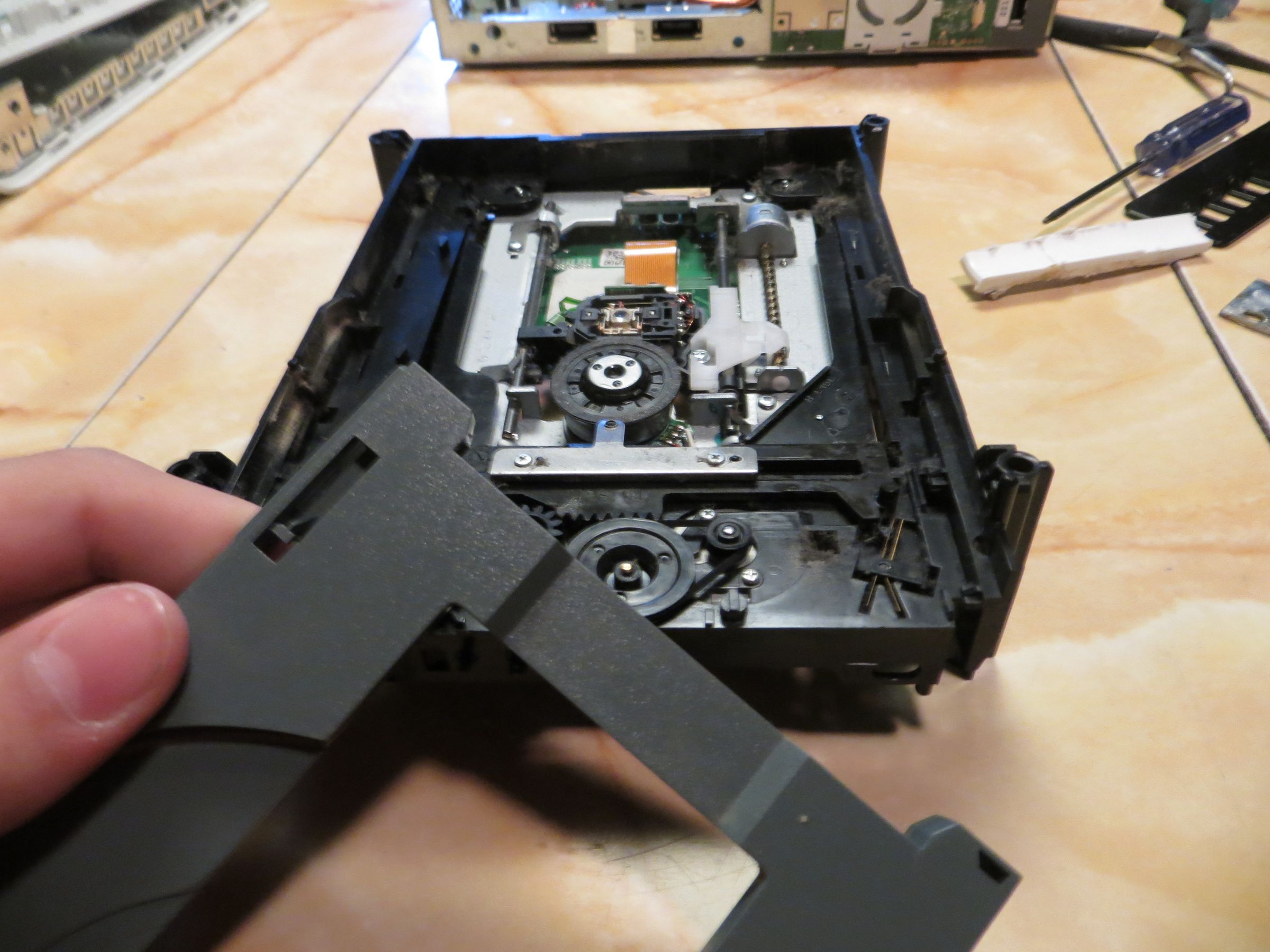 How to Fix a Stuck Xbox 360 (or PC) Disc Tray 7 Steps Instructables
