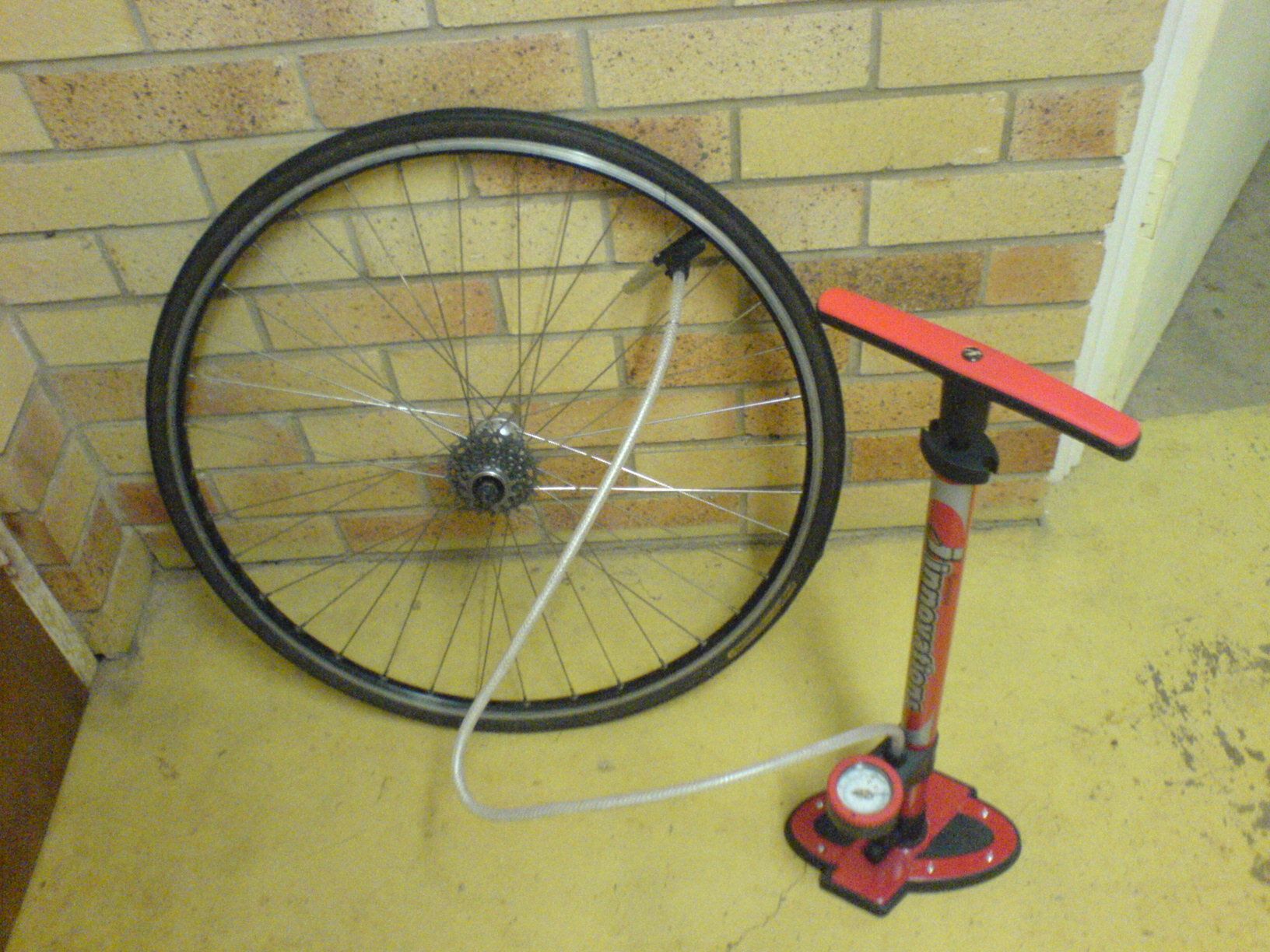 How to Change the Tube and Tyre on a Bicycle