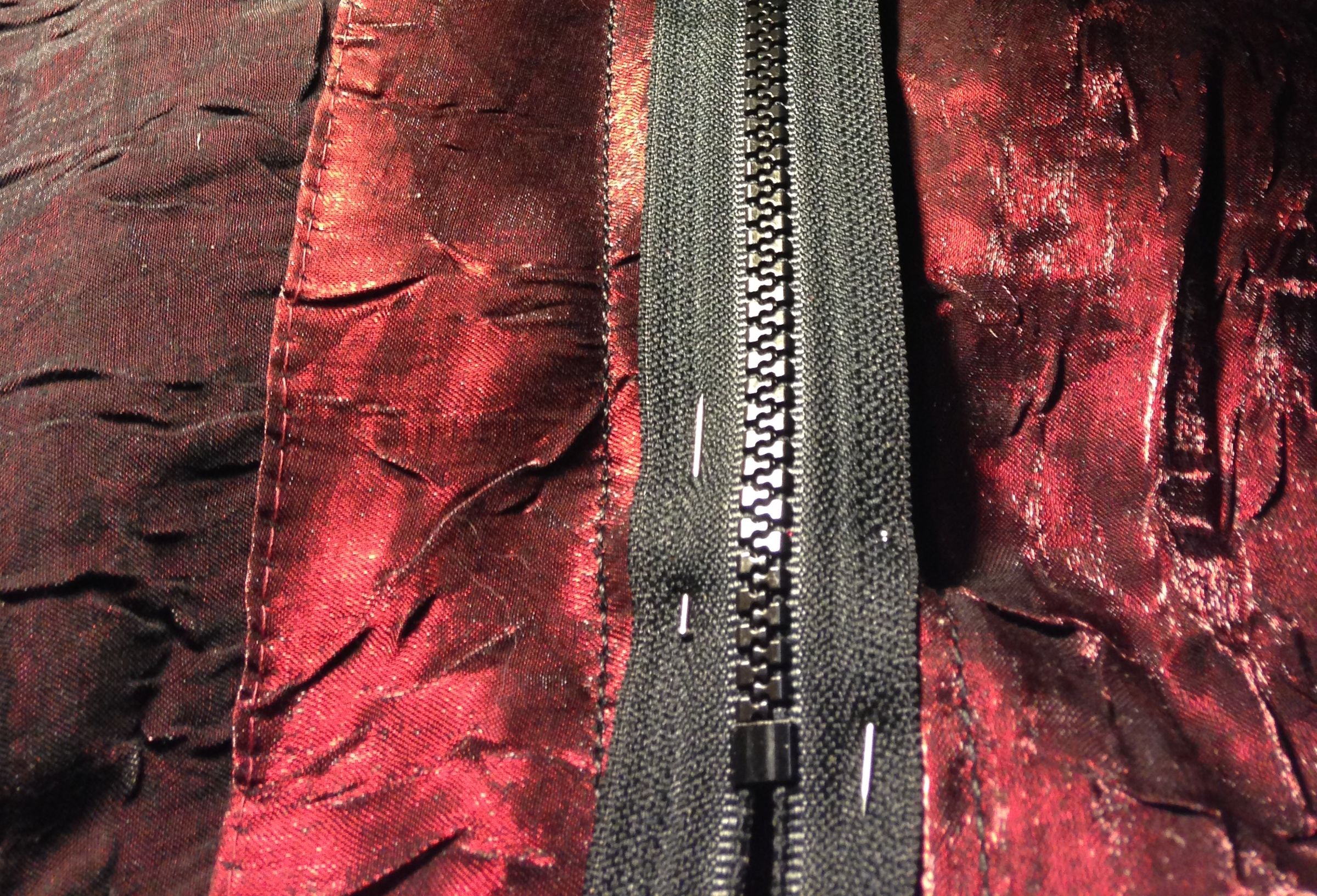 How to Create a Fashionable Zip Clutch Bag From Innertubes and Curtains