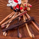 Bow-style bread knife