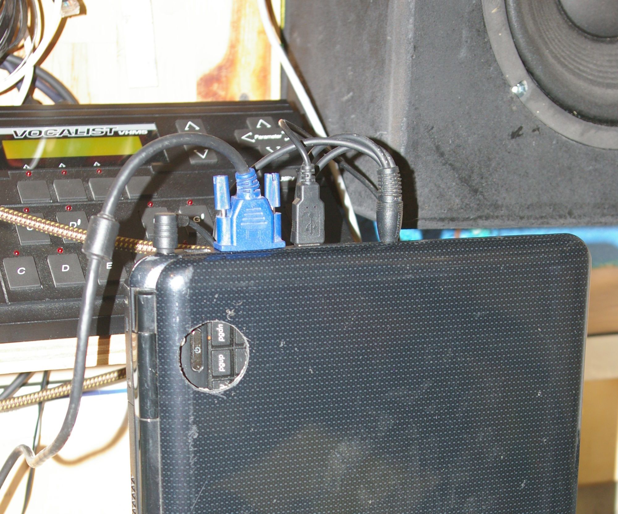 Convert a Laptop With a Broken Screen Into a Quiet, Space Saving Desktop