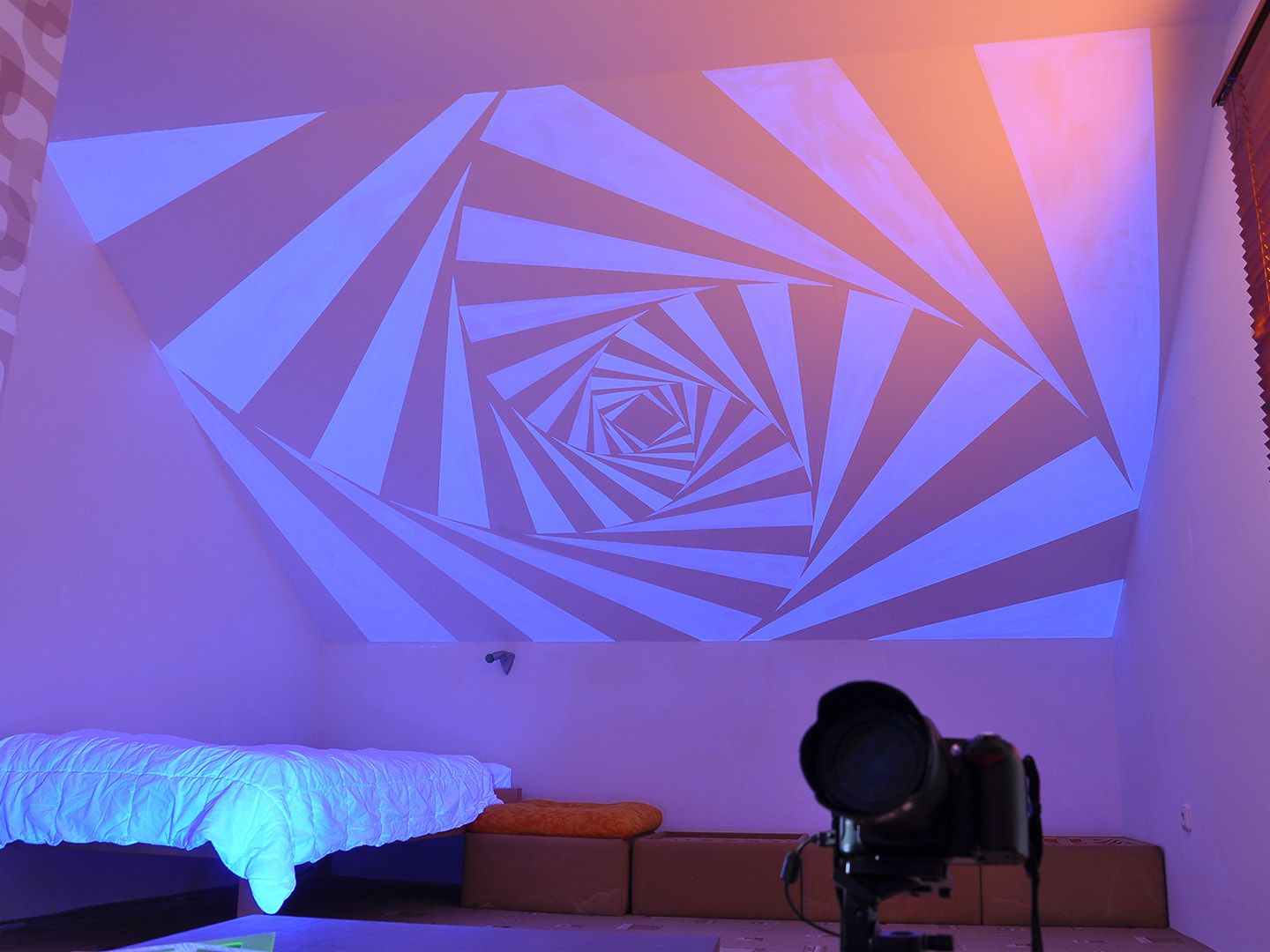 Put UV Tatoo on Your Wall