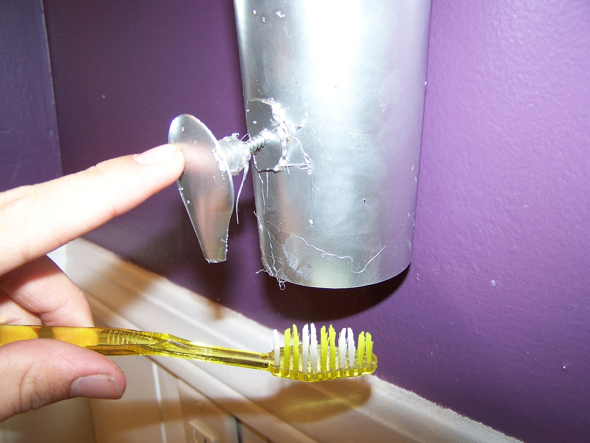 Simple Toothpaste Dispenser
