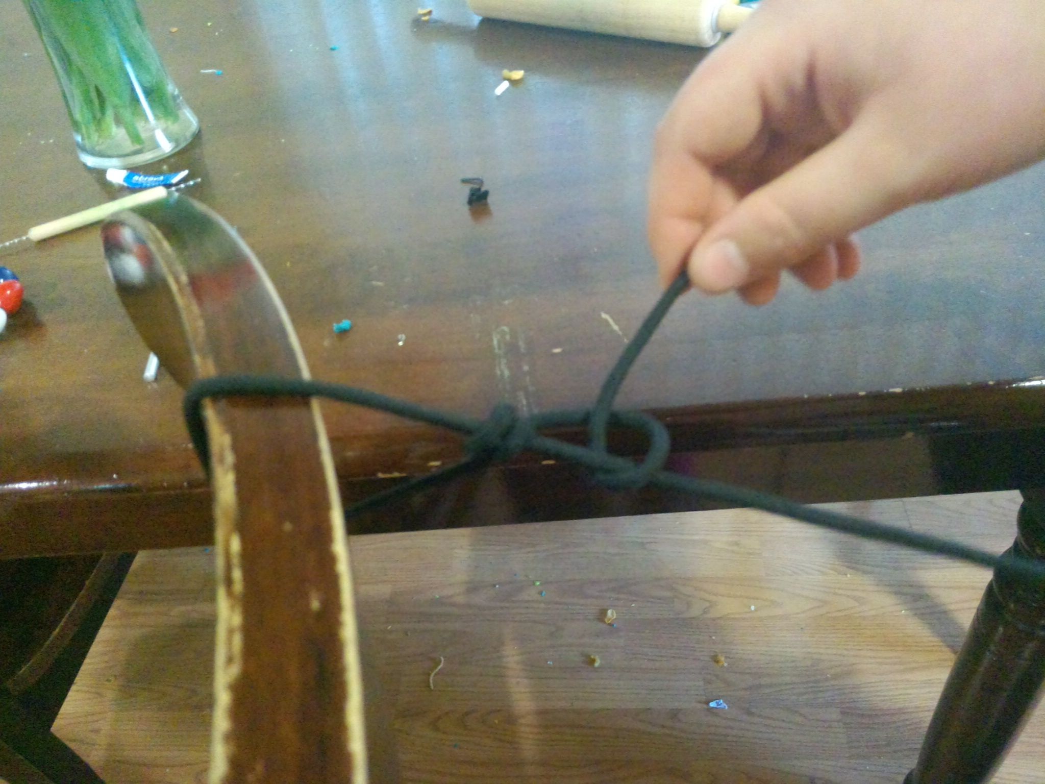 How to Tie Two Halfhitches and a Tautline Hitch. 9 Steps