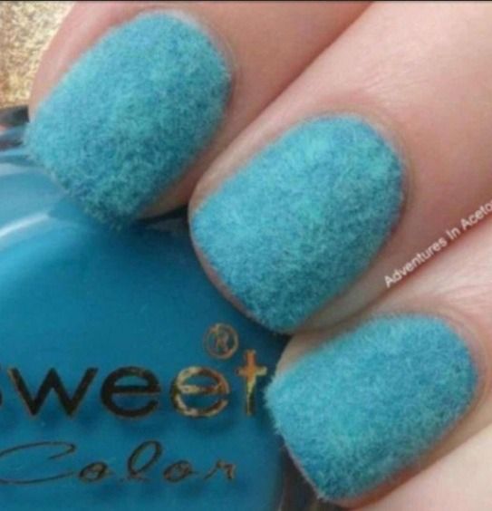 Nails With Glamour 