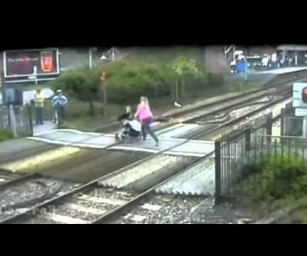 Reduction of Accidents in Unmanned Level Crossings