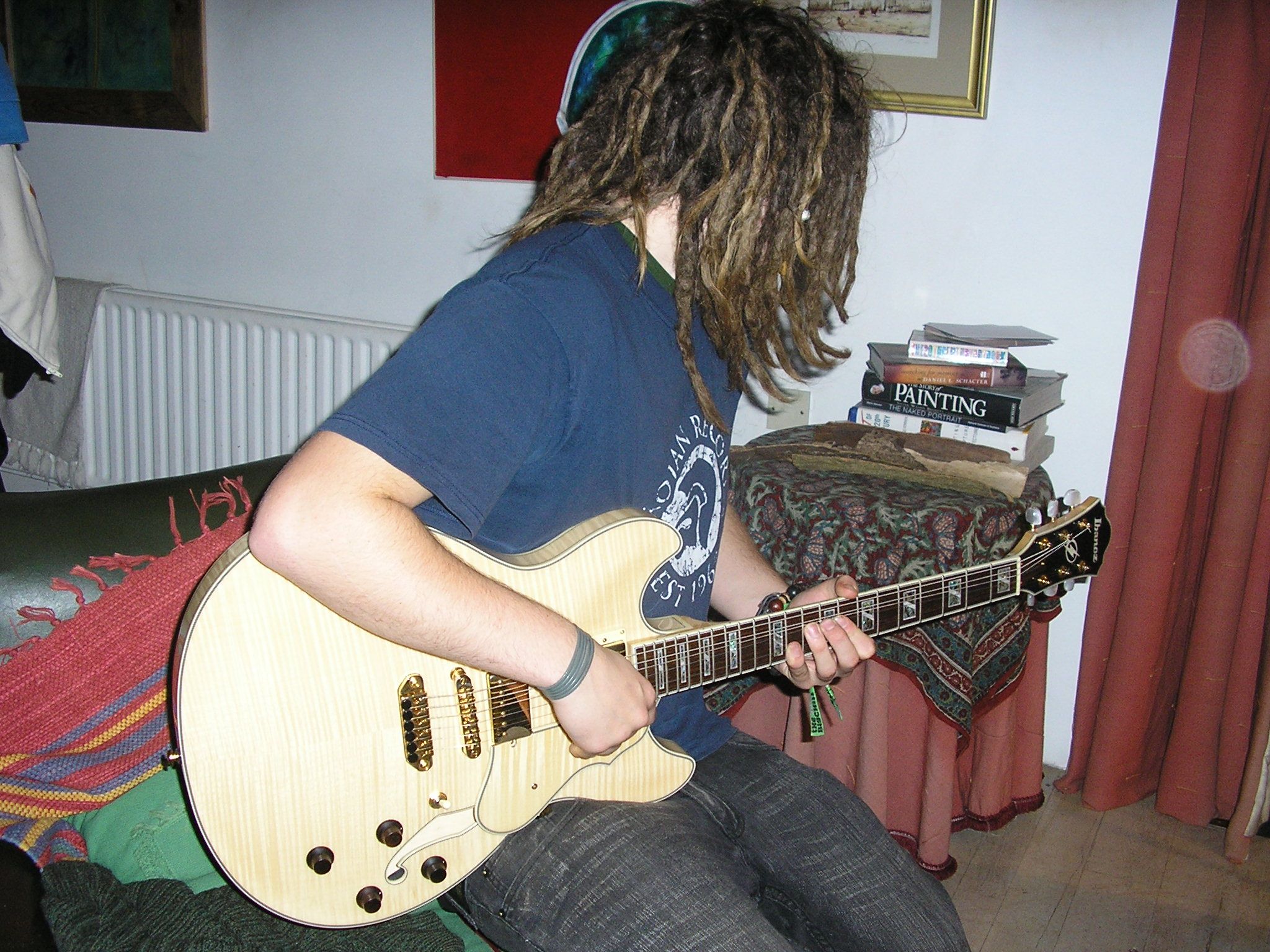 How to Play a Few Guitar Chords (beginner)