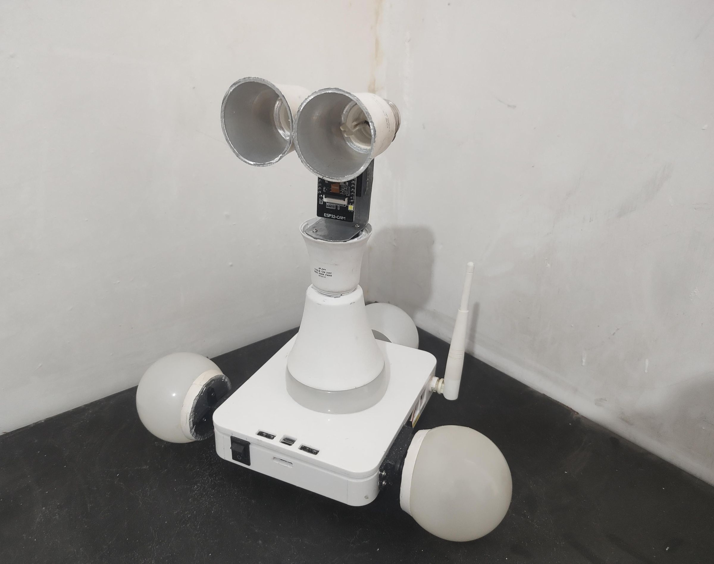 Esghati: a Robot Made From Garbage