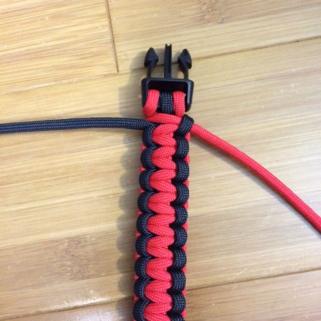 Bracelet cobra en paracorde sans attache. | Atelier sac de Bracelet cobra en paracorde sans attache. | Atelier sac de